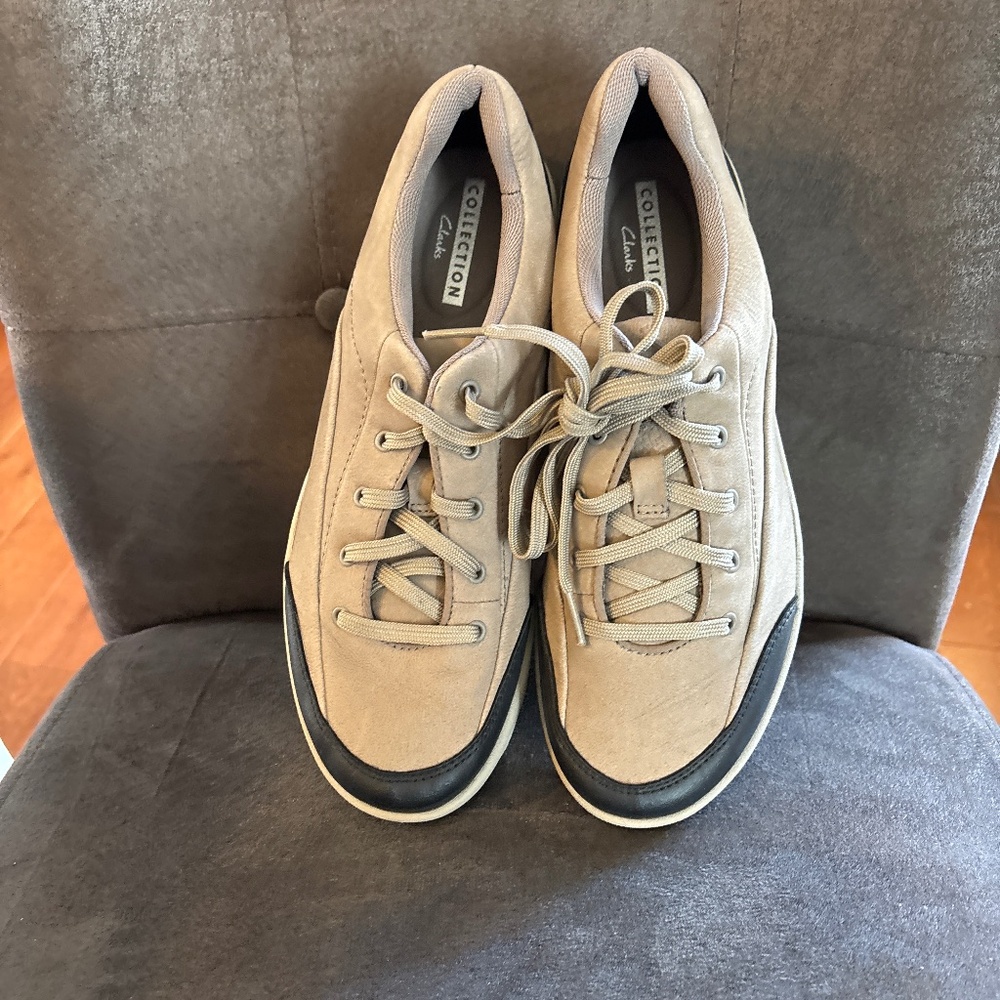 Clark’s Darleigh Beige/Black Leather Sneakers Women’s Size 8